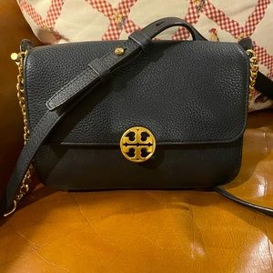 🌸SOLD🌸 Tory Burch Black Chelsea Crossbody